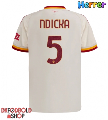 AS Roma Evan Ndicka #5 Udebanetrøje 2026-27 Kort ærmer AS Roma Evan Ndicka #5 Udebanetrøje 2026-27 Kort ærmer